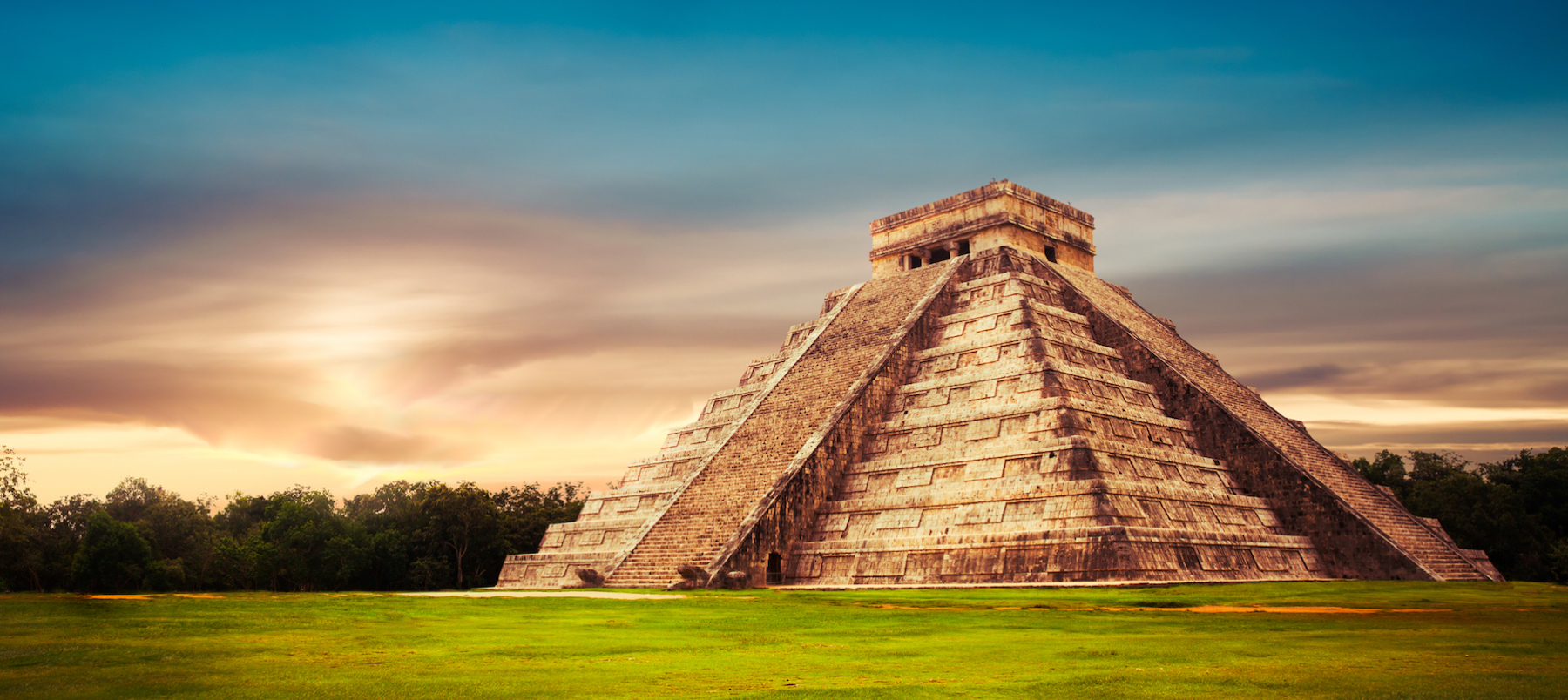 Temple of Kukulkan, pyramid in Chichen Itza, Yucatan, Mexico